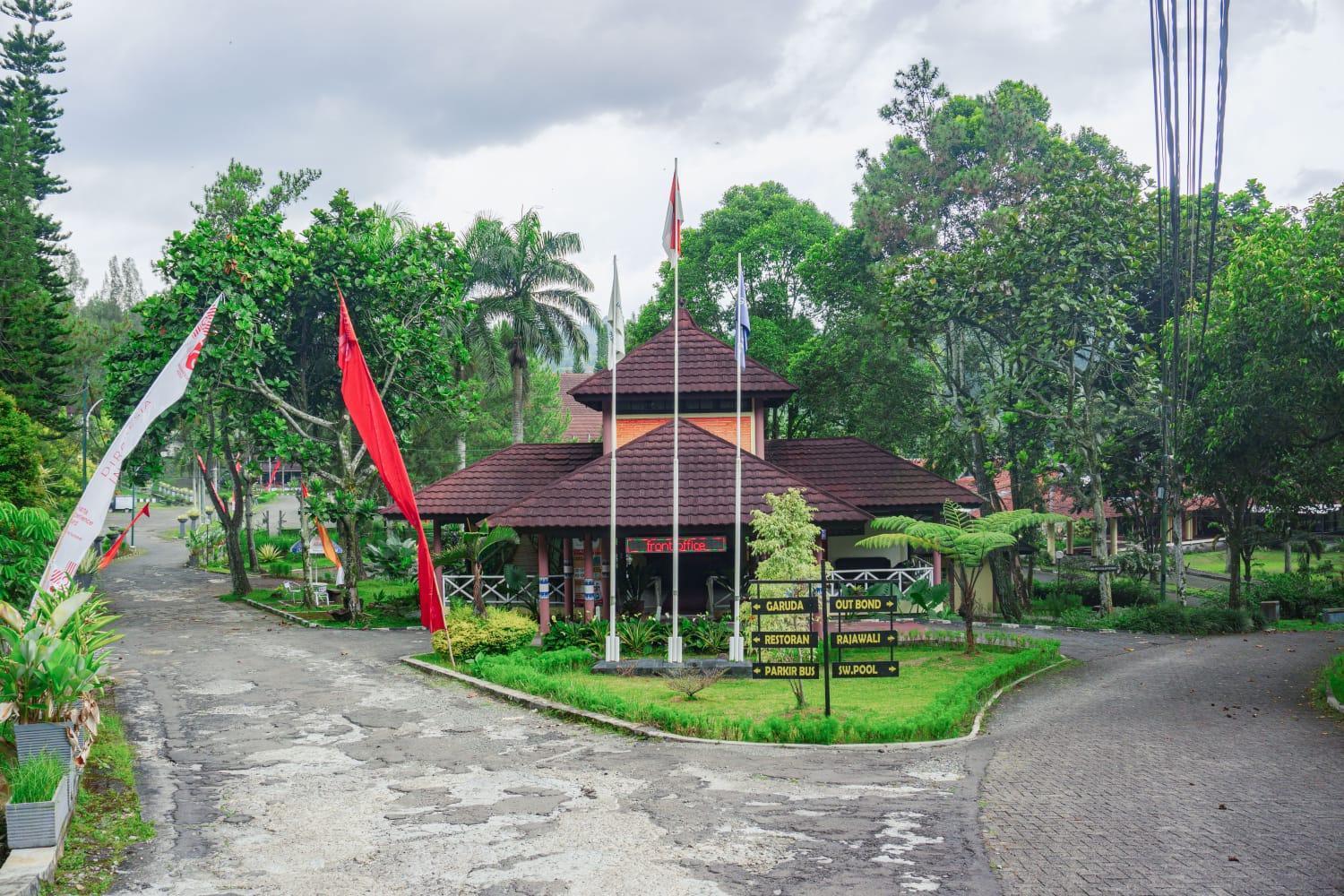 Grand Cempaka Resort & Convention Cipayung  Exterior photo